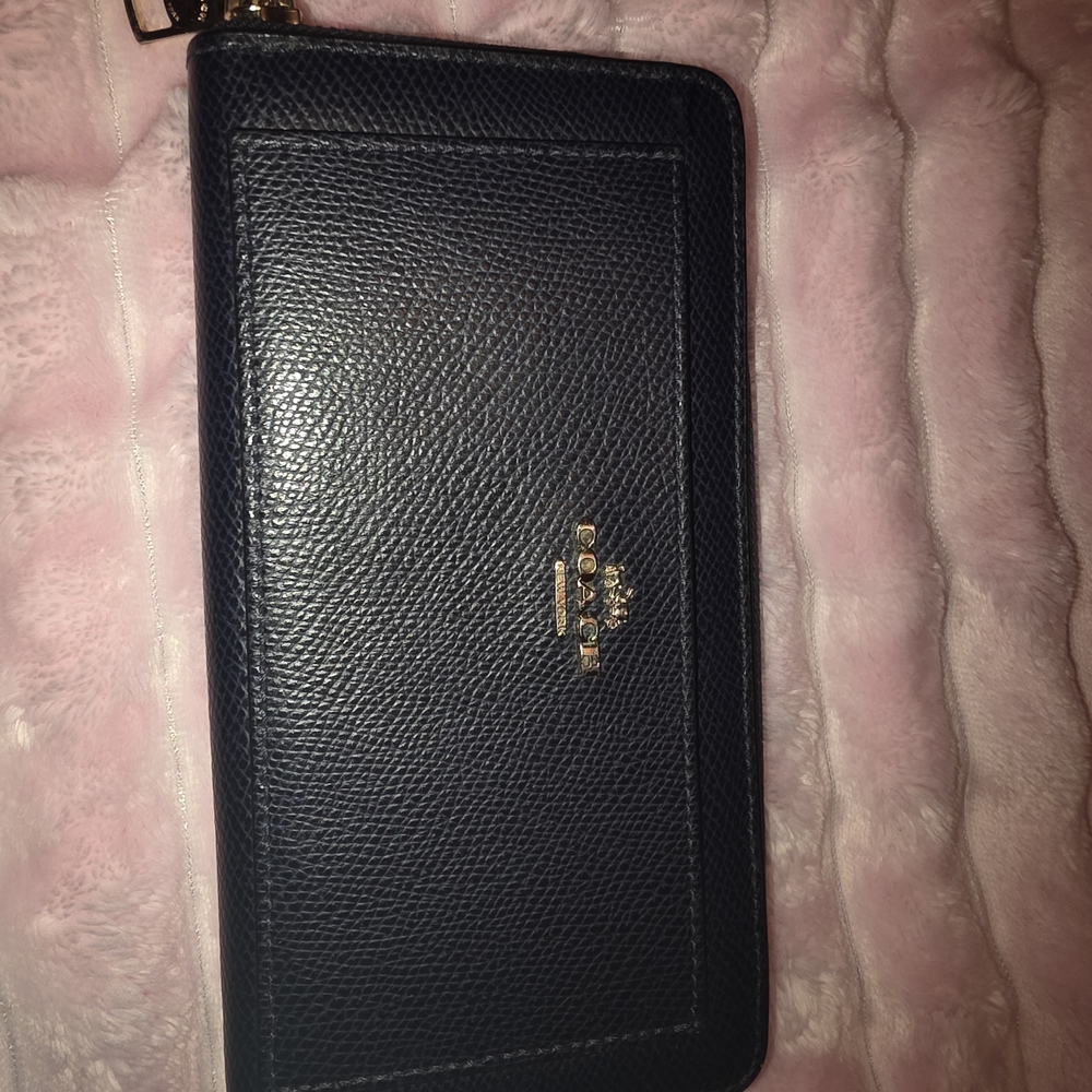 Coach Black Pebbled Leather Zip Wallet with Gold Logo Plaque - Picture 2 of 4